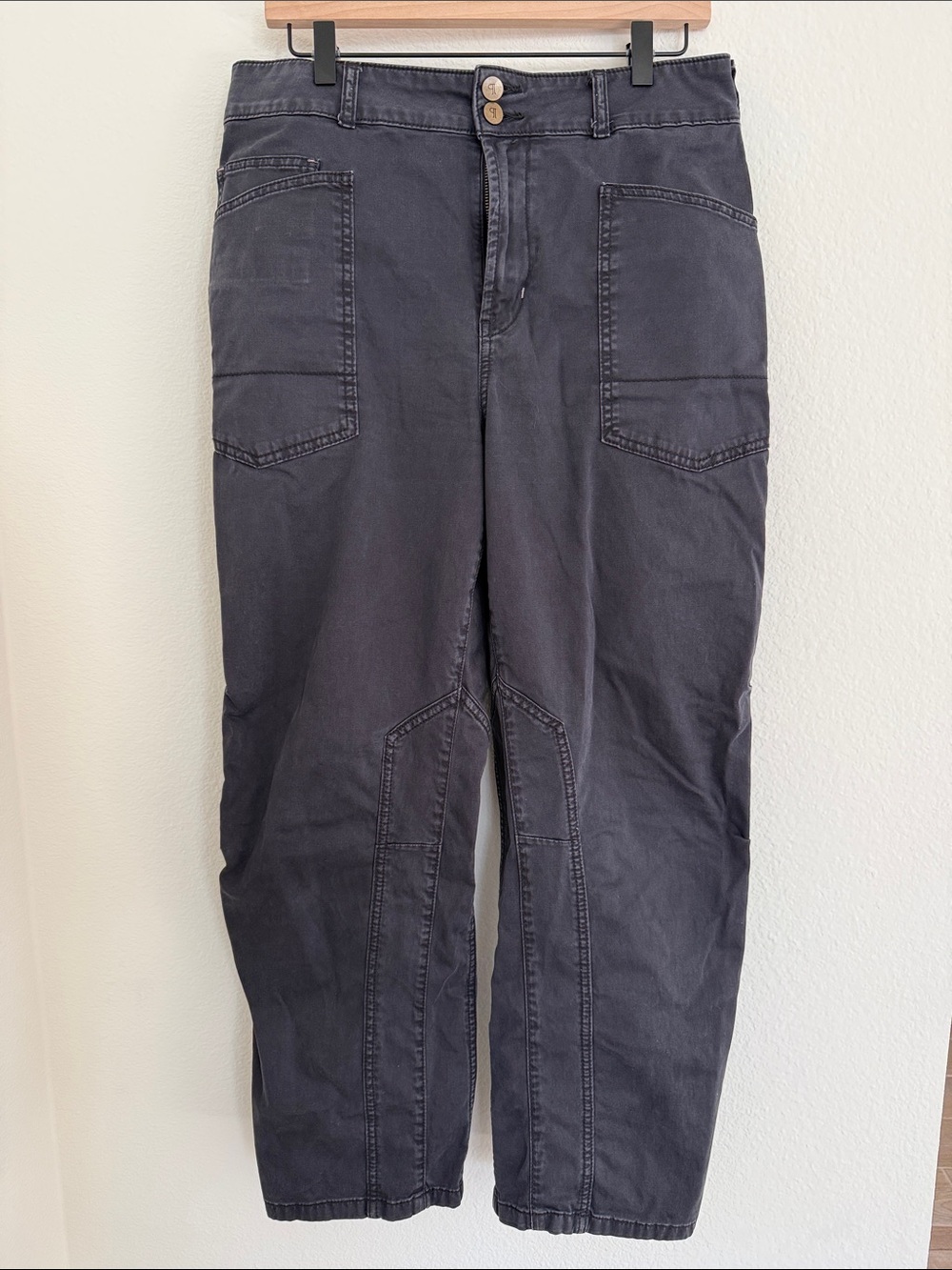 Pilcro Women’s Cargo Pants in Black
